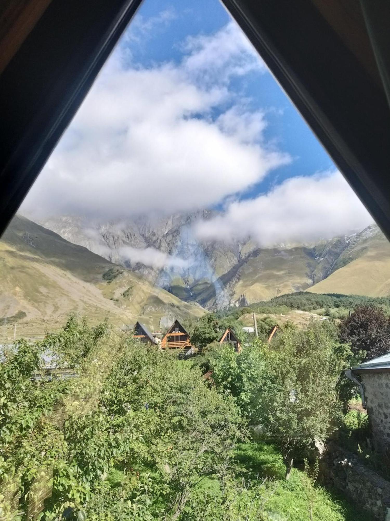 Emotion Kazbegi Stepantsminda Quarto foto